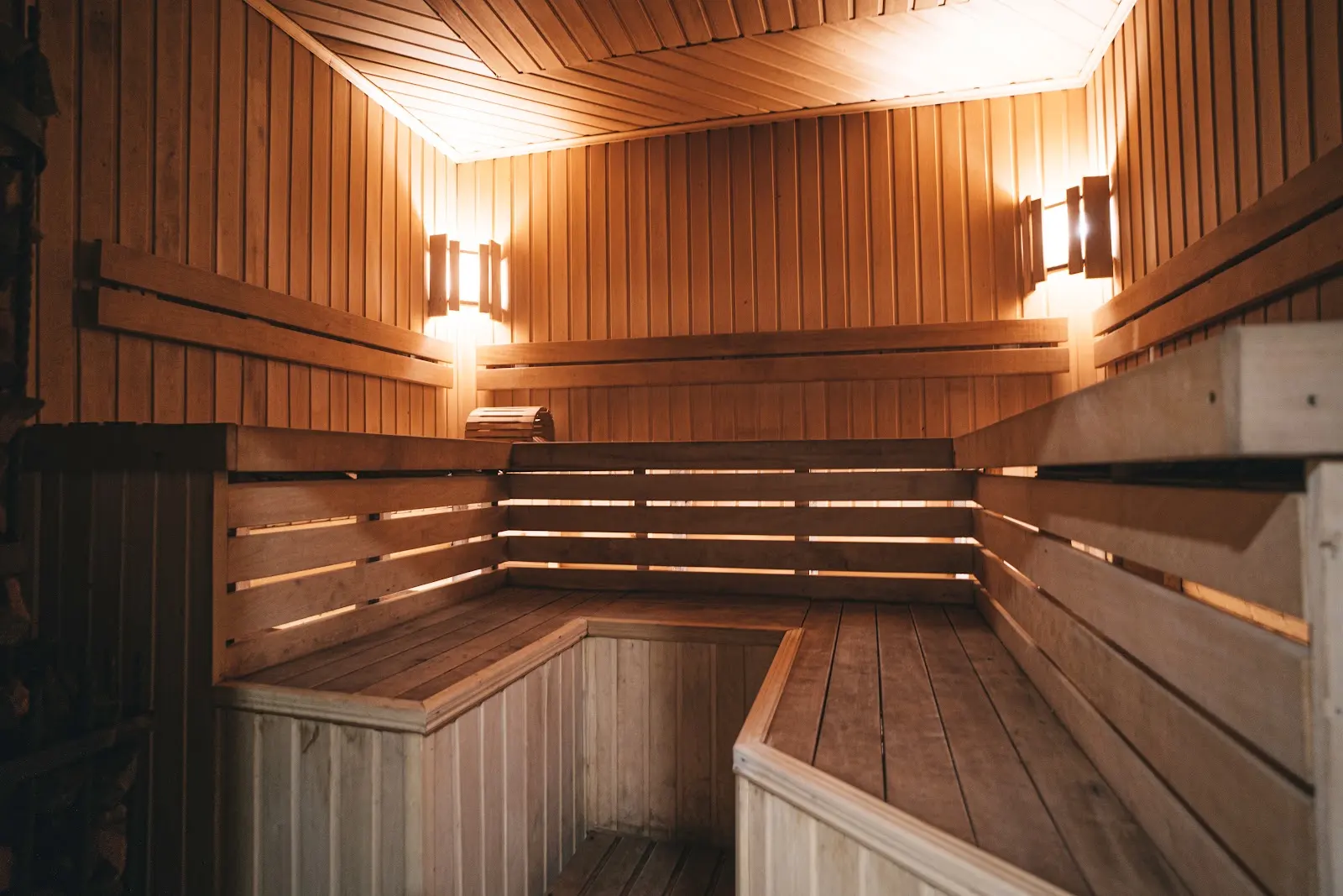 Тёплая деревянная парная SPA-комплекса Narayana Center